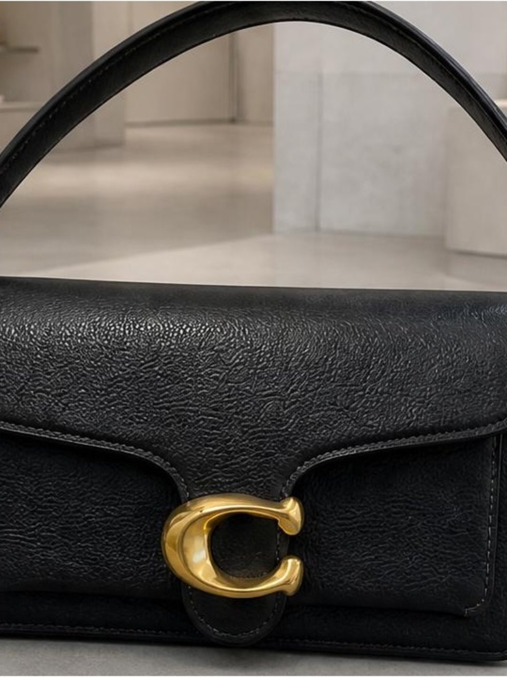 Coach Black Leather Shoulder Bag with Gold 'C' Hardware - Picture 2 of 6